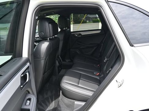 Used 2026 Porsche Macan AWD/4WD image 24