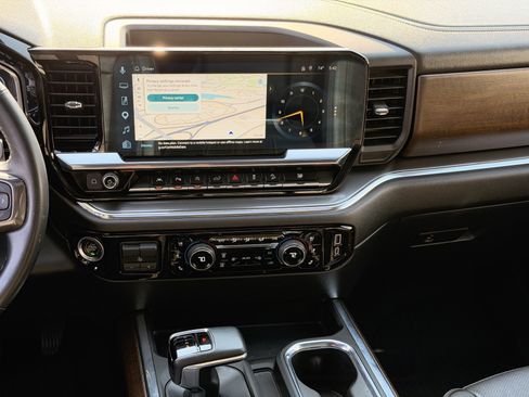 Used 2023 Chevrolet Silverado 1500 High Country w/ Technology Package AWD/4WD image 31