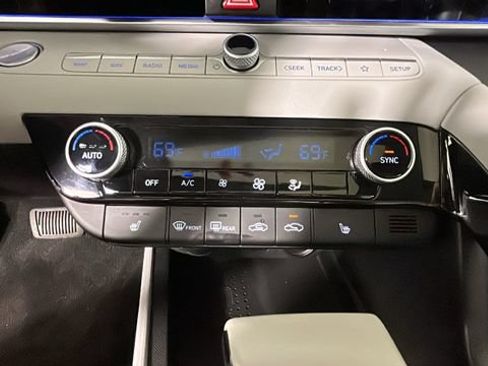 Used 2023 Hyundai Elantra Limited FWD image 22