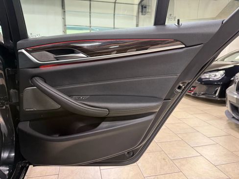 Used 2018 BMW 530e xDrive image 31