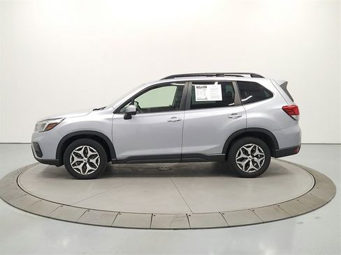 Used 2021 Subaru Forester Premium image 4