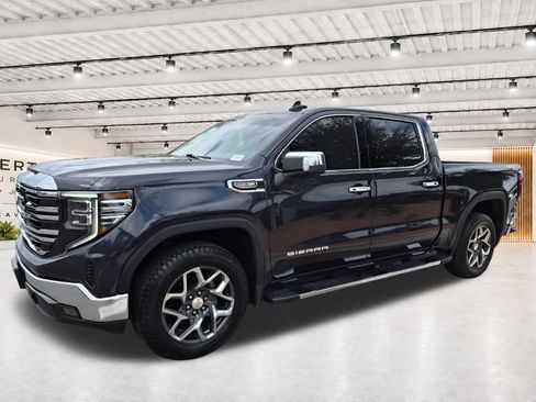 Used 2022 GMC Sierra 1500 SLT w/ SLT Convenience Package AWD/4WD image 4