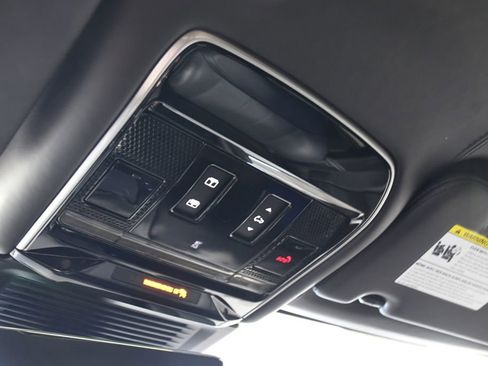 Used 2025 Land Rover Range Rover Long Wheelbase Autobiography image 32