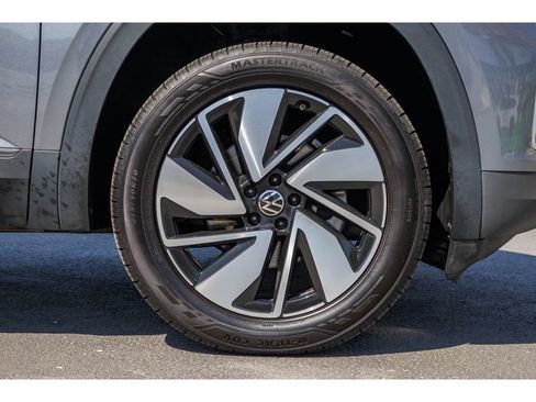 Used 2025 Volkswagen Atlas SE AWD/4WD image 9