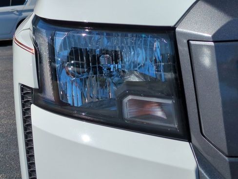 Used 2025 Nissan Frontier SV image 10