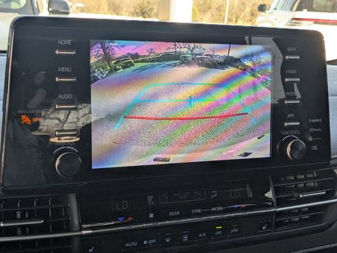 Used 2022 Toyota Sienna XSE w/ XSE Plus Package image 16