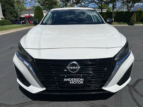 Used 2025 Nissan Altima 2.5 SV FWD image 4