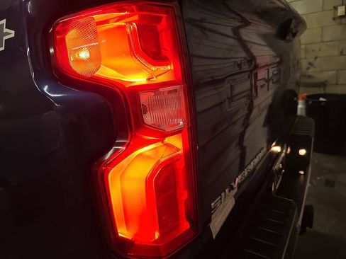 Used 2022 Chevrolet Silverado 2500 LTZ w/ LTZ Premium Package image 30