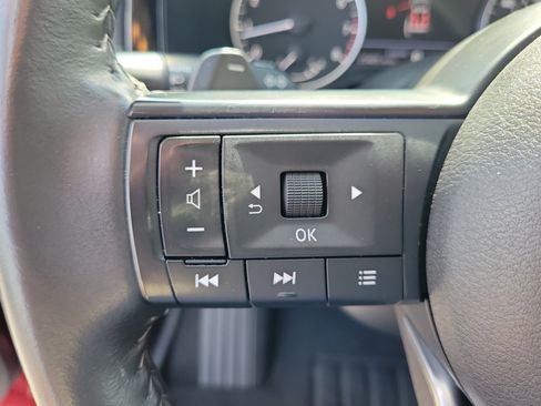 Certified 2024 Nissan Pathfinder SV w/ SV Premium Package FWD image 19