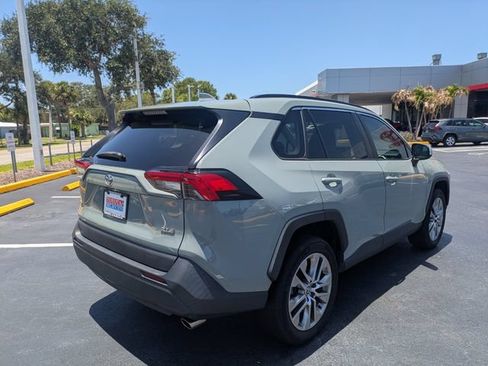 Used 2022 Toyota RAV4 XLE Premium FWD image 4