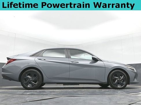 Used 2022 Hyundai Elantra SEL image 45