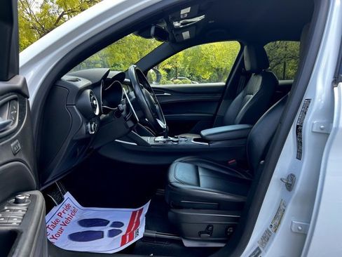 Used 2022 Alfa Romeo Stelvio Sprint image 16