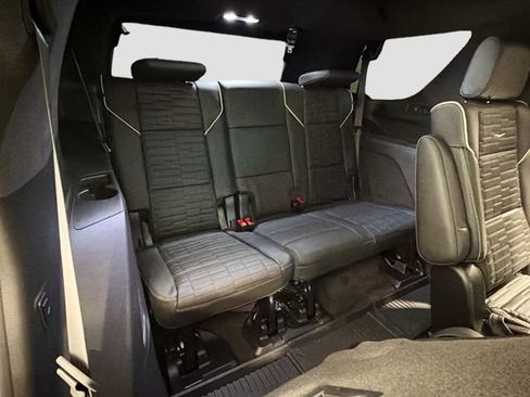 Certified 2025 Cadillac Escalade Sport Platinum w/ LPO, ONYX Package AWD/4WD image 25