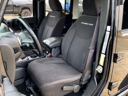 Used 2017 Jeep Wrangler Unlimited Rubicon w/ Connectivity Group image 8