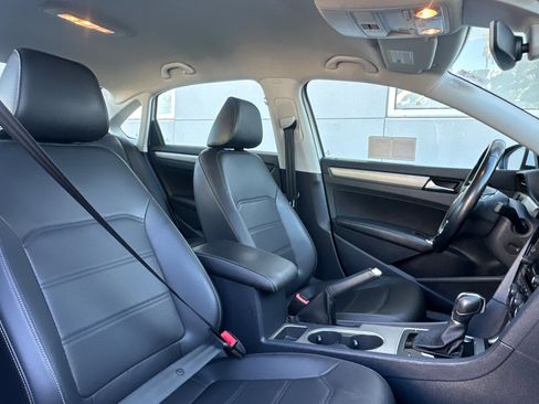 Used 2020 Volkswagen Passat 2.0T SE image 29