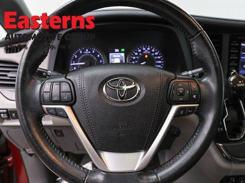 Used 2019 Toyota Sienna XLE FWD image 10