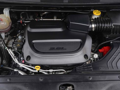 Used 2023 Chrysler Pacifica Limited image 33