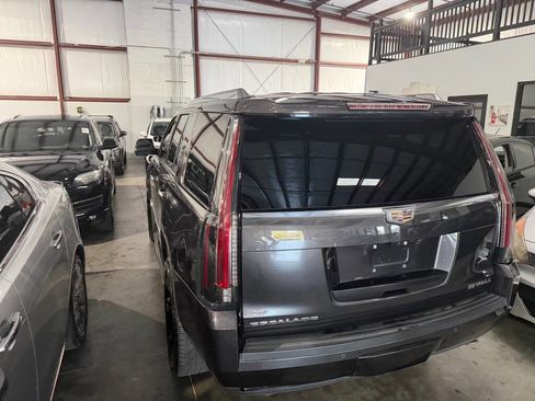 Used 2017 Cadillac Escalade Luxury image 29