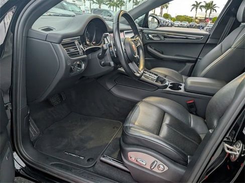 Used 2022 Porsche Macan image 5