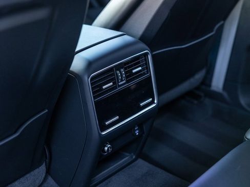 Certified 2023 Porsche Cayenne Platinum Edition w/ Premium Package Plus image 31