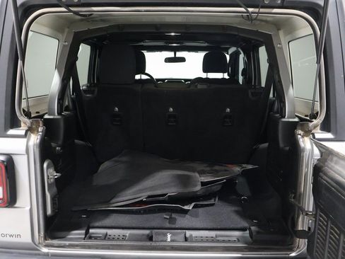 Certified 2018 Jeep Wrangler Unlimited Sahara w/ Cold Weather Group image 18