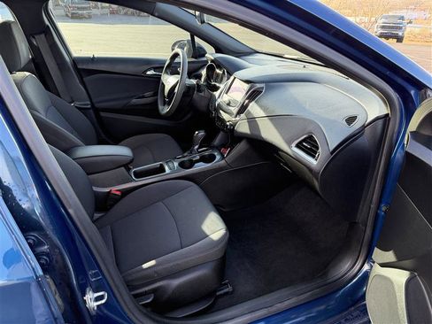 Used 2019 Chevrolet Cruze LT w/ Convenience Package image 10