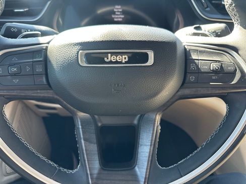 Used 2023 Jeep Grand Cherokee L Limited w/ Luxury Tech Group II image 18