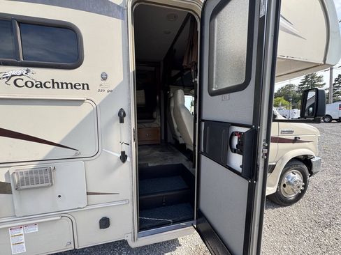 Used 2016 Ford E-450 and Econoline 450 Super Duty w/ Motorhome Prep Package RWD image 15