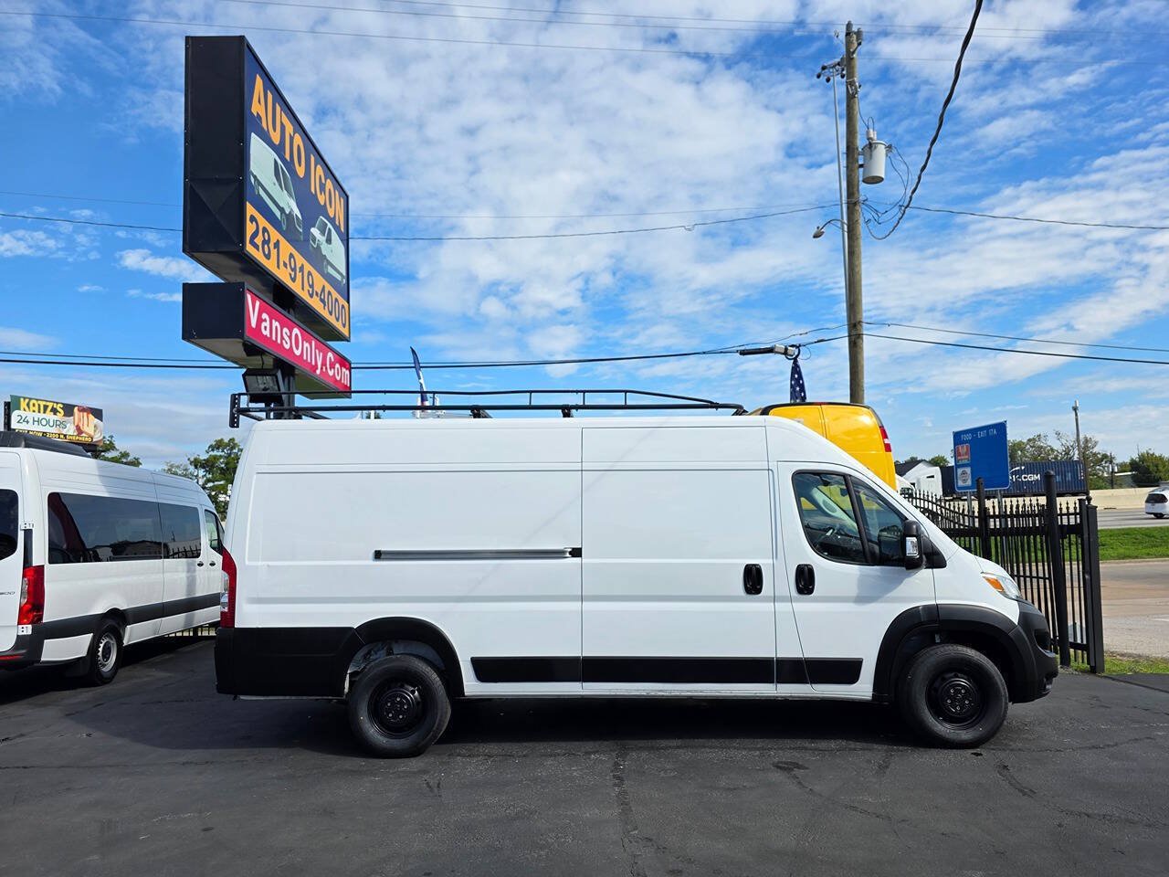 Used 2023 RAM ProMaster 3500 w/ Convenience Group FWD image 3