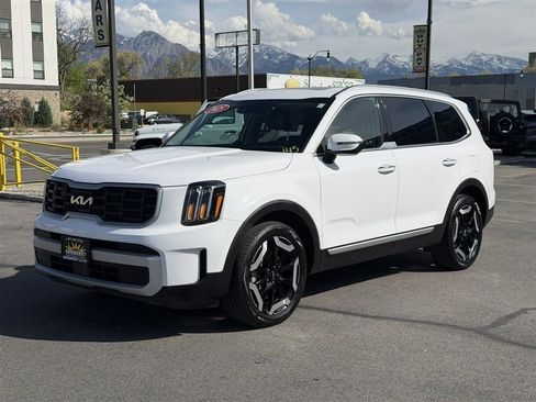 Used 2025 Kia Telluride S image 3