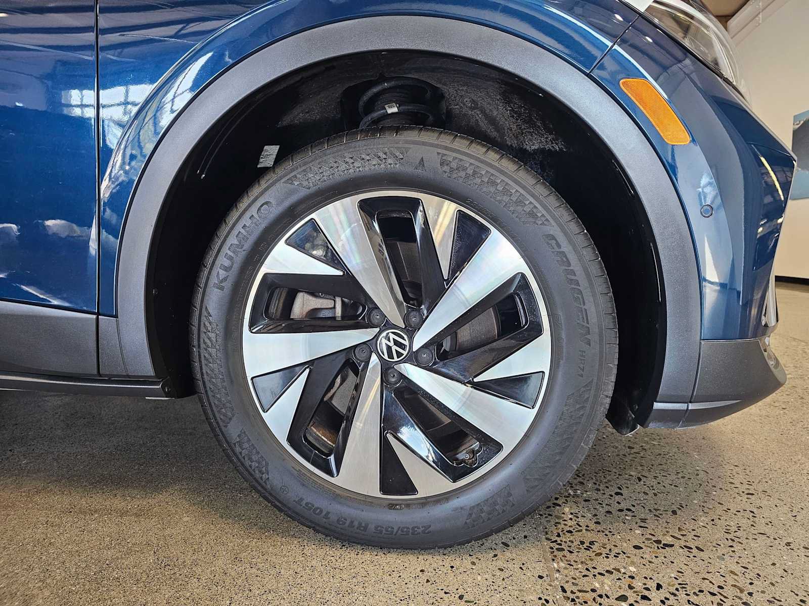 Used 2023 Volkswagen ID.4 Pro AWD/4WD image 9