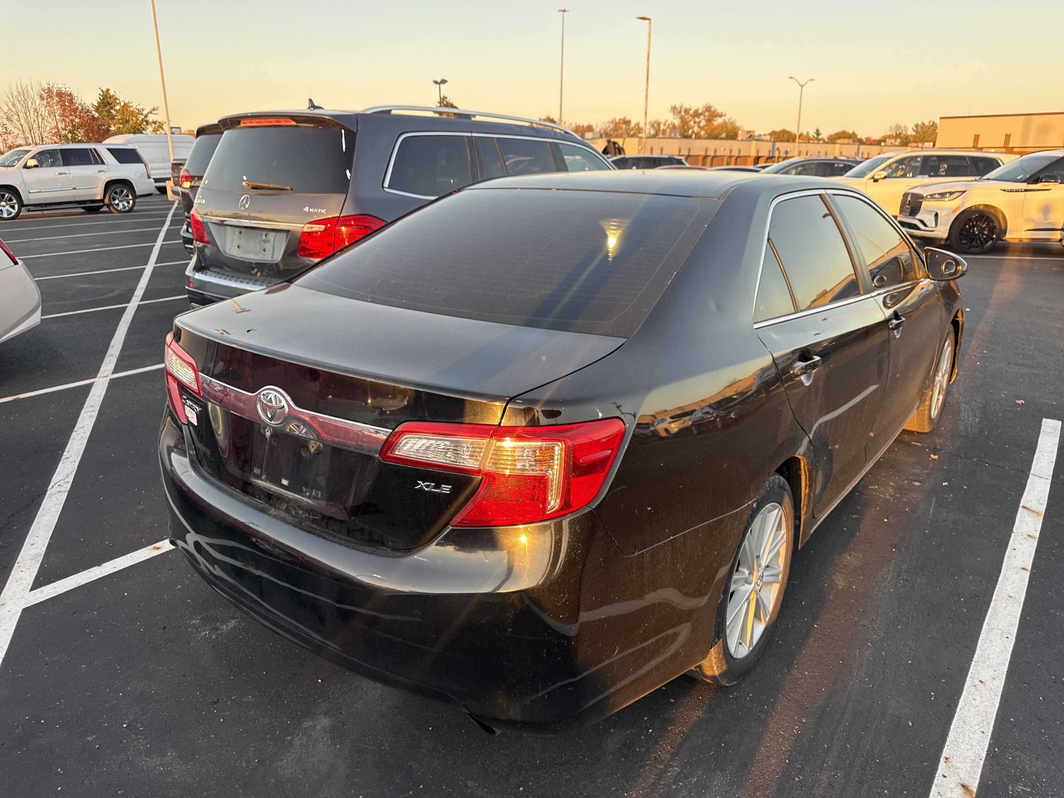 Used 2012 Toyota Camry XLE FWD image 3
