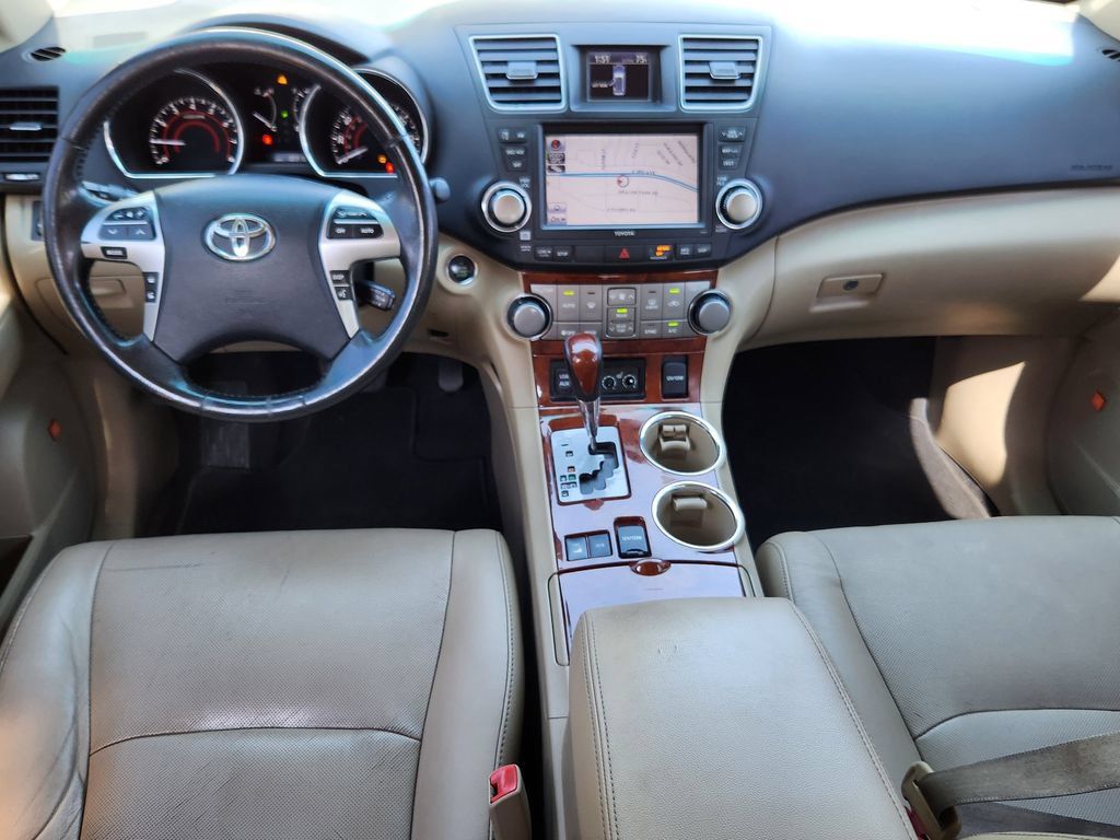 Used 2011 Toyota Highlander Limited w/ Tow Pkg AWD/4WD image 10