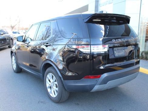 Used 2019 Land Rover Discovery SE image 11