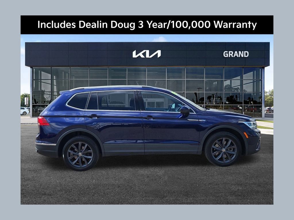 Used 2022 Volkswagen Tiguan SE AWD/4WD image 1