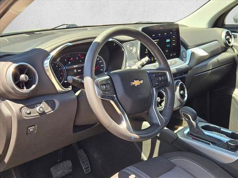 Used 2025 Chevrolet Blazer LT image 9