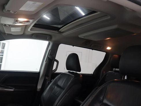 Used 2017 Toyota Sienna SE Premium FWD image 36