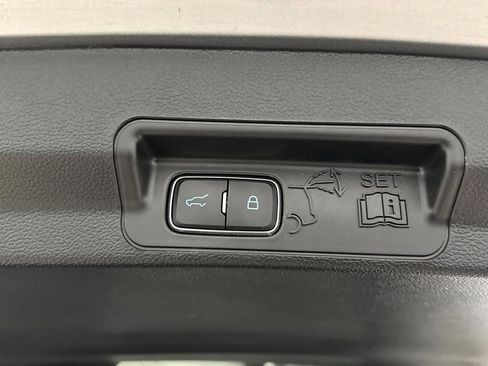 Used 2023 Ford Explorer XLT image 16