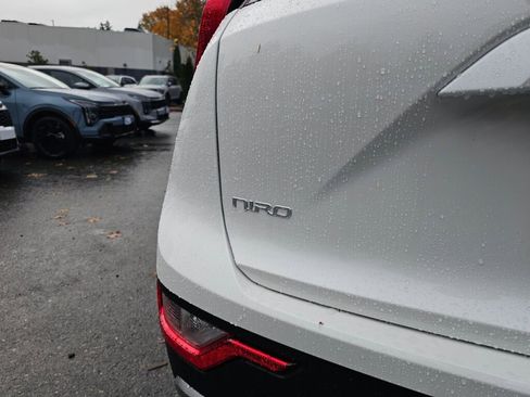 New 2026 Kia Niro LX image 23