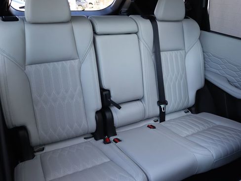 Used 2025 Mitsubishi Outlander SEL image 6