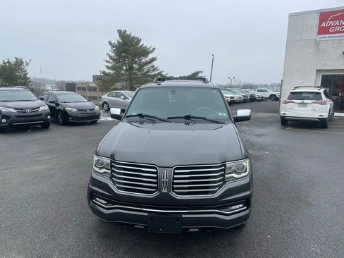 Used 2017 Lincoln Navigator Select image 9