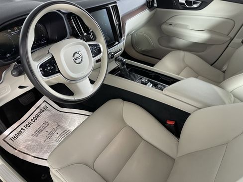 Used 2020 Volvo S60 T6 Momentum image 11