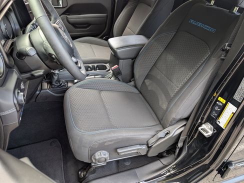 Used 2025 Jeep Wrangler Unlimited Rubicon 4xe w/ Convenience Group image 16