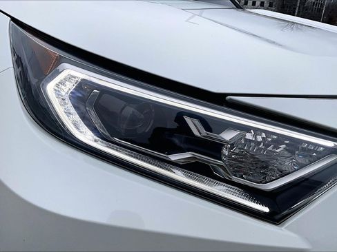 Used 2021 Toyota RAV4 Limited image 27