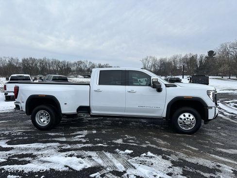 Used 2024 GMC Sierra 3500 Denali Ultimate image 4
