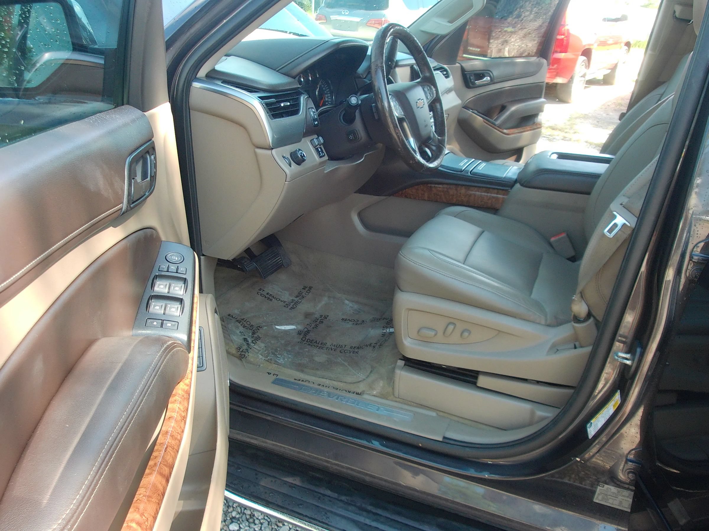 Used 2015 Chevrolet Suburban LTZ RWD image 11