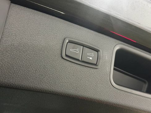 Used 2023 Porsche Macan Turbo AWD/4WD image 18