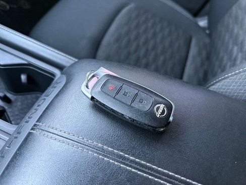 Used 2024 Nissan Pathfinder S image 32