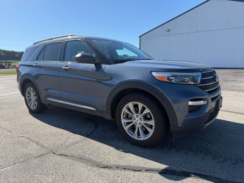 Used 2021 Ford Explorer XLT w/ Equipment Group 202A AWD/4WD image 2