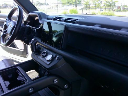 Used 2023 Land Rover Defender 130 X-Dynamic SE AWD/4WD image 81